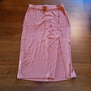 Never worn. Dusty pink ribbed midi skirt. Size L. Abercrombie.